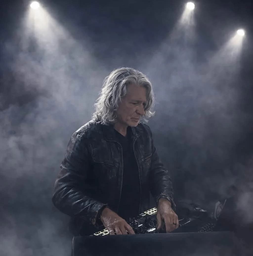 DJ TOMY